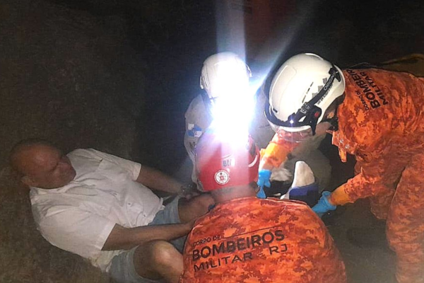 Turista precisou de atendimento médico após se ferir no tornozelo