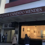 A Universidade Candido Mendes está localizada na rua Joana Angélica, em Ipanema