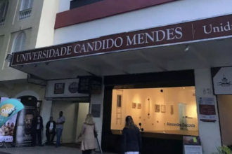 A Universidade Candido Mendes está localizada na rua Joana Angélica, em Ipanema