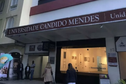 A Universidade Candido Mendes está localizada na rua Joana Angélica, em Ipanema