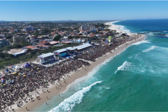 Praia de Saquarema durante etapa da WSL em 2025