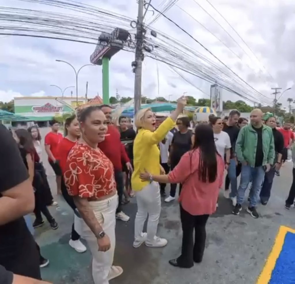 Tapete de sal, relação salgada: ex-prefeita de Araruama Livia de Chiquinho chama prima e sucessora de ‘traidora’ durante feriado religioso