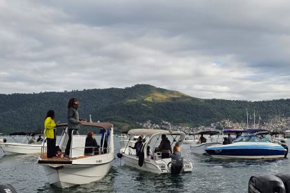 Barqueata na Vila do Abraão marcou o quinto dia seguido de protestos contra a taxa de turismo em Angra