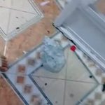 Pedra lançada após detonação atingiu residência no Barro Branco, em Duque de Caxias, e causou danos em um quarto