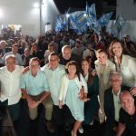 Eduardo Paes com a tucana Helena Vieira, pré-candidata ao Senado, em inauguração do diretório do PSDB em Araruama, nesta segunda-feira (08)