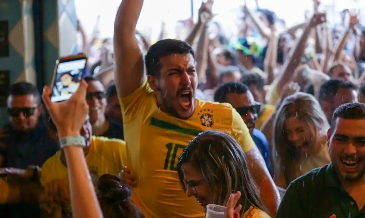 Tem ponto facultativo no governo do estado para acompanhar o jogo do Brasil x Escócia na Copa do Mundo