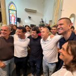 Douglas Ruas esteve presente na missa de Santo Antônio em Nova Iguaçu, ao lado de nomes de outros partidos