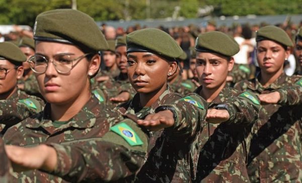 Primeiras soldados mulheres do Exército se formam no Rio; elas se alistaram de forma voluntária em 2025