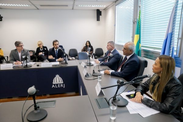 Reunião da Comissão Especial de Contenção dos Gastos Públicos da Alerjc debateu mudanças no orçamento estadual e medidas para ampliar a transparência das contas públicas