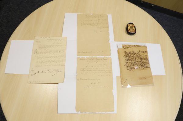 Polícia Federal recupera documentos históricos do período imperial assinados por Duque de Caxias; itens iam a leilão 54 documentos históricos apreendidos pela Polícia Federal