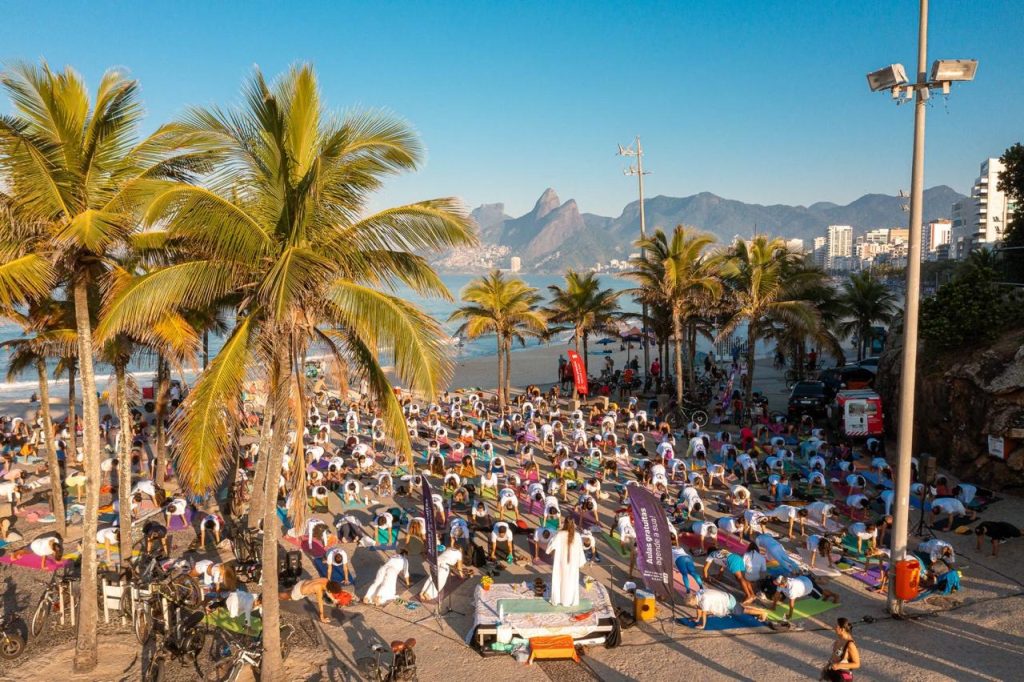 Arpoador recebe celebração aulão gratuito em comemoração ao Dia Internacional da Yoga neste domingo (21)