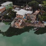 Ocupações irregulares no Rio Cantagalo, em Jacarepaguá