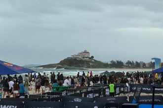 Público acompanha etapa do Mundial de Surfe em Saquarema