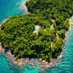 Ilha que pertenceu a Ivo Pitanguy está à venda em Angra dos Reis e reúne pista de pouso, praias privativas e ampla área preservada
