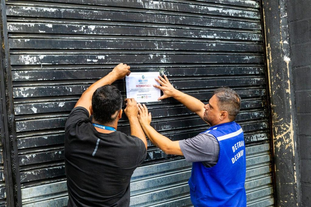 Detran-RJ interdita loja de autopeças usadas na Penha