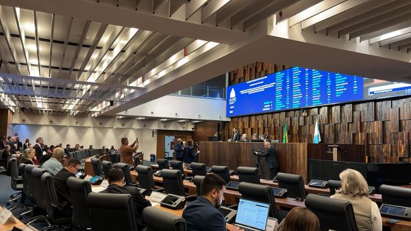 Além dos funcionários da Alerj, apenas sete deputados estiveram presentes na sessão desta quinta-feira (25)