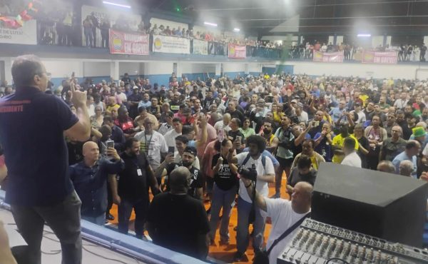 Assembleia do Sindicato dos Rodoviários do Rio confirmou a greve nos ônibus municipais nesta segunda-feira