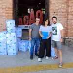 Representantes da Rodoviária do Rio e da Ação da Cidadania durante a entrega de 557 peças arrecadadas na Campanha do Agasalho 2026.