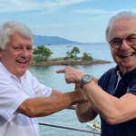 O atual prefeito de Angra dos Reis, Cláudio Ferreti (esq.) e o seu antecessor, Fernando Jordão (dir.) foram acusados pelo Ministério Público