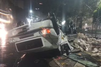 caminhao botafogo acidente