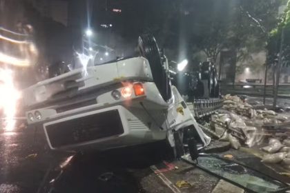 caminhao botafogo acidente