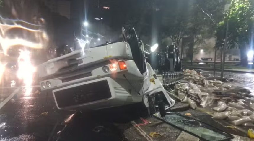 caminhao botafogo acidente