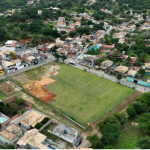 Obra em campo de futebol em Búzios pode ter sido feita com areia retirada de lixão, segundo o MP
