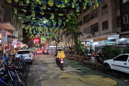 Rua embandeirada e com asfalto pintado em Copacabana: Copa do Mundo 2026 gera febre coletiva até em quem não gosta de futebol
