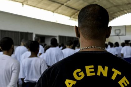 Denúncias de agressões e humilhações contra adolescente internado no Degase são alvo de investigação policial.
