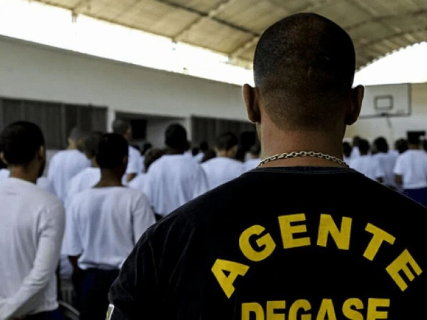 Denúncias de agressões e humilhações contra adolescente internado no Degase são alvo de investigação policial.