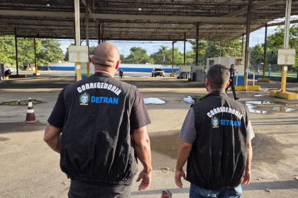 Ação da Corregedoria do Detran RJ no posto de vistoria de Santa Cruz resultou na abertura de sindicância para apurar o descarte irregular de documentos.