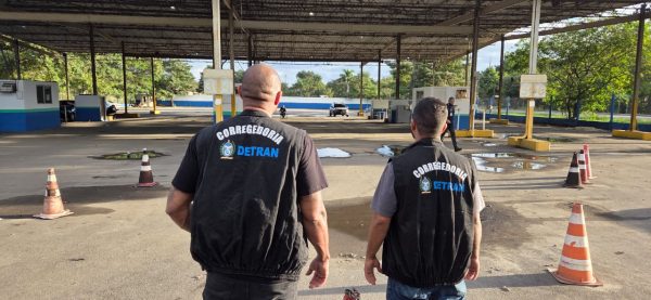 Ação da Corregedoria do Detran RJ no posto de vistoria de Santa Cruz resultou na abertura de sindicância para apurar o descarte irregular de documentos.