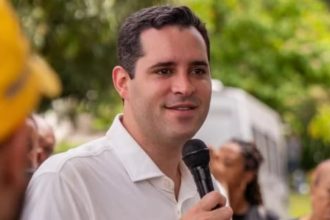 O prefeito Eduardo Cavaliere anuncia resolução que libera a circulação de reboques e anula multas aplicadas desde janeiro
