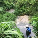 esgoto irregular na Lagoa de Piratininga, em Niterói