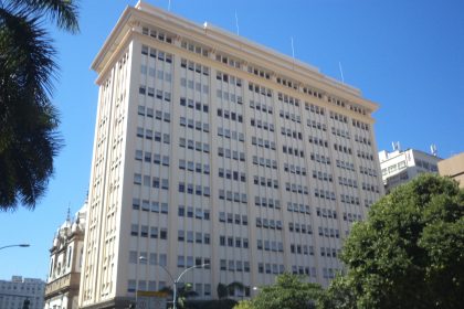 O Edifício Estácio de Sá agora abriga mais um serviço ao funcionalismo: um ponto oficial para descarte de canetas emagrecedoras e materiais perfurocortantes.
