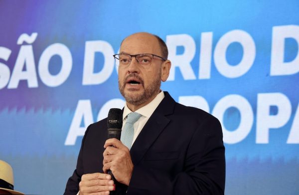 governador em exercício Ricardo Couto