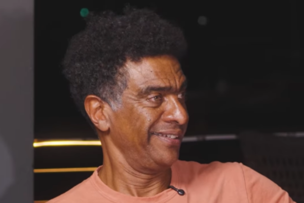 Hélio de La Peña coloca mansão à venda