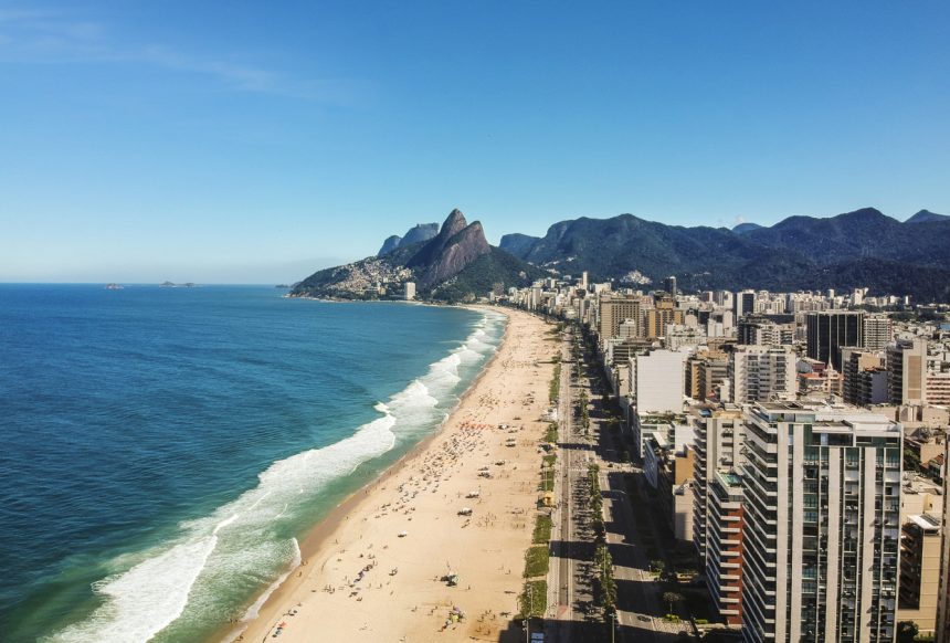 A Avenida Delfim Moreira, no Leblon, lidera o ranking das ruas mais caras do Rio