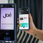 No app do Jaé, o passageiro pode consultar saldo, pagar passagem e recarregar