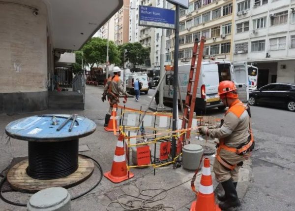 Falha no fornecimento de energia elétrica volta a causar transtornos no Leme cinco meses após apagão; Light instala geradores para minimizar impactos