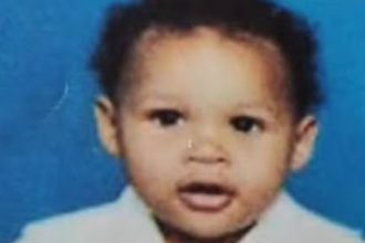 Maicon de Souza Silva, que tinha 2 anos quando foi baleado, em 15 de abril de 1996, na Favela de Acari, na Zona Norte