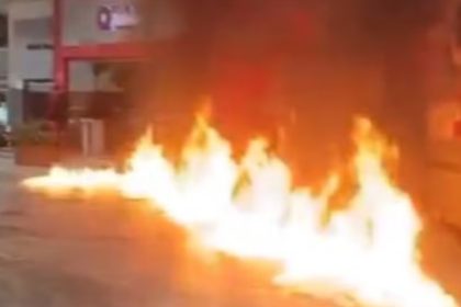 motociclista incendeia posto