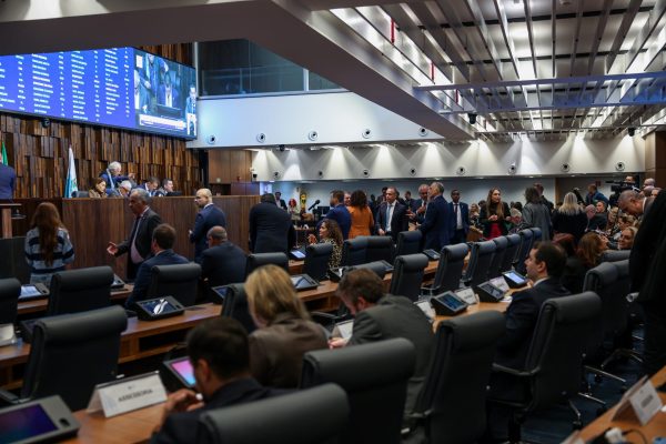 Alerj aprova primeiro projeto enviado por Ricardo Couto e prorroga benefícios fiscais para saúde, agro, logística e outros setores