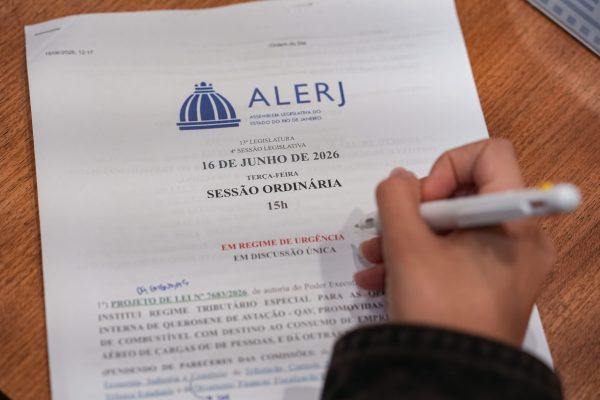 Primeiro projeto de Ricardo Couto debatido na Alerj recebe emendas e sai de pauta 51 Deputados da Alerj discutiram projetos de Ricardo Couto e Cláudio Castro que prorrogam benefícios fiscais relacionados ao ICMS para diferentes setores da economia