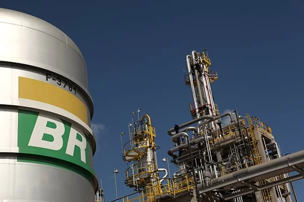 Castro Alerj restabelece benefícios do setor de petróleo e gás nas regras do Fundo Orçamentário Temporário (FOT)