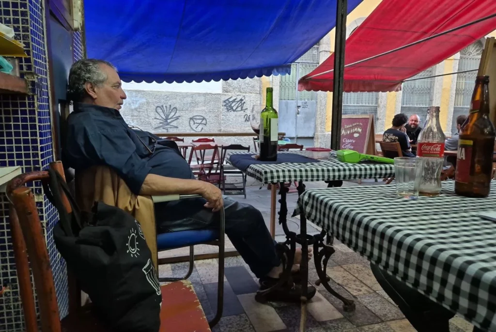 Ambientalistas dos botequins: clientes pulam o balcão para preservar bares 62 toca do baiacu1