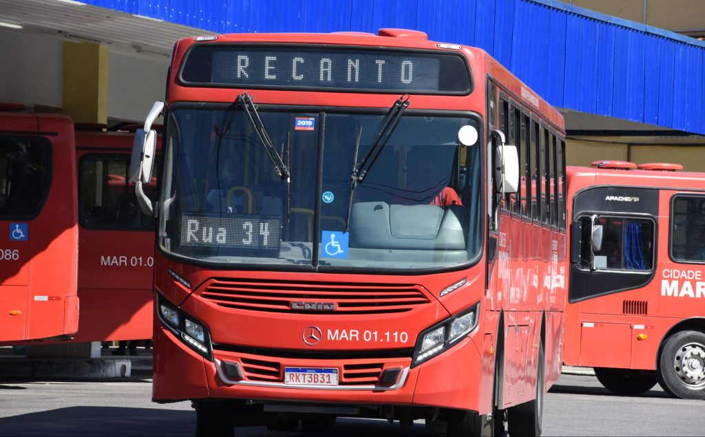 ‘Vermelhinho’ rosa? Câmara de Maricá estuda projeto de ônibus tarifa zero exclusivos para mulheres