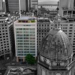 Vista do Centro do Rio, região que volta a atrair investimentos em edifícios corporativos impulsionados por projetos de retrofit e pela busca de empresas por escritórios com custos mais competitivos.