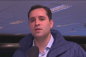 Prefeito Eduardo Cavaliere comenta vendaval no Centro de Operações e Resiliência (COR-Rio) — Foto: Reprodução/TV Globo
