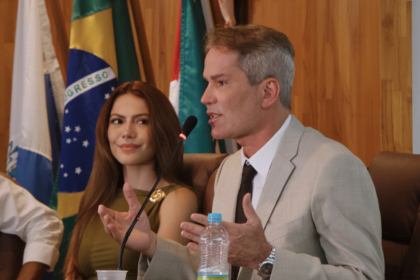 Sarah Poncio e o pai, pastor Márcio Poncio